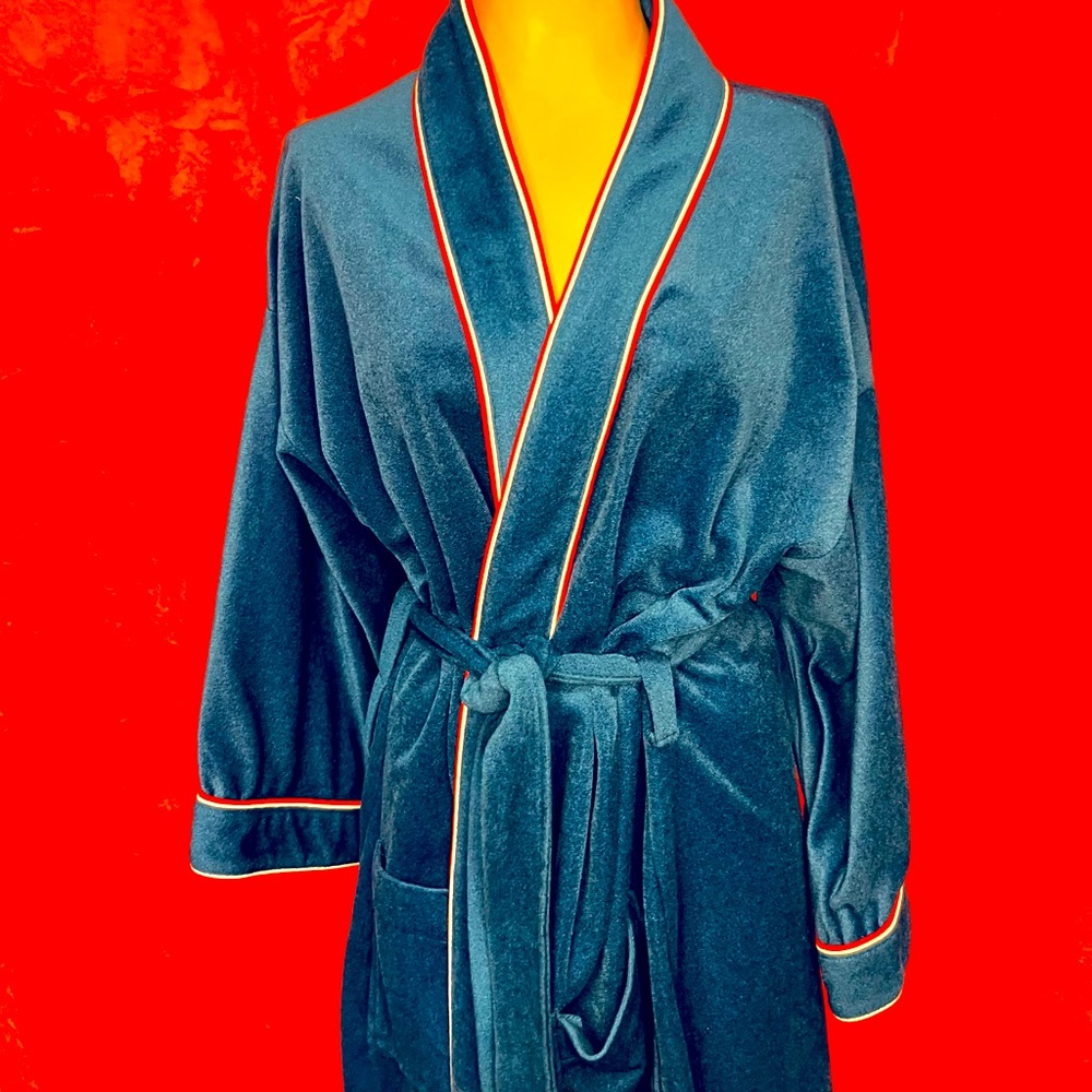 Rabhor robes vintage velour piped rope
Excellent condition robe